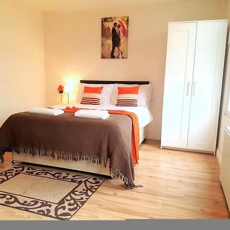 Comfortable Studio Flat Near Central London Exterior photo